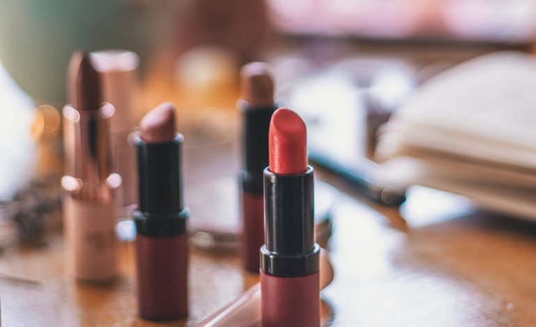 25) Mastering Lipstick Shades: Charm, Boldness & Transformative Colors