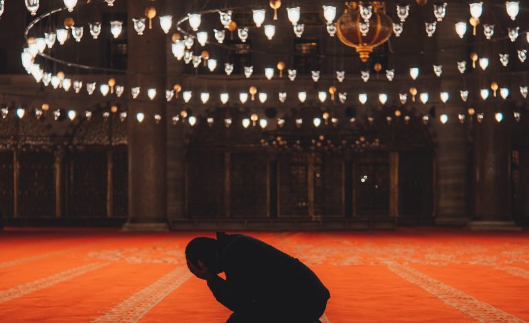 2) Sizi Kıran İnsanlara Söyleyeceğiniz Dualar – Kötü İnsanları Birbirine Düşürmek için Dualar