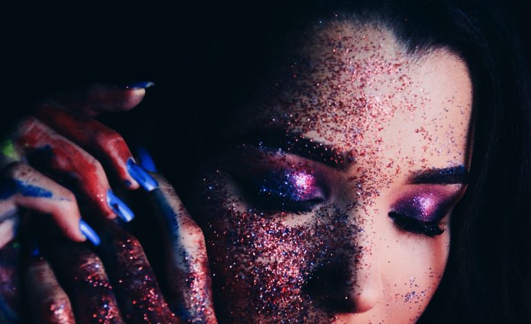10) Mastering Festival Glitter Makeup & Its Impact