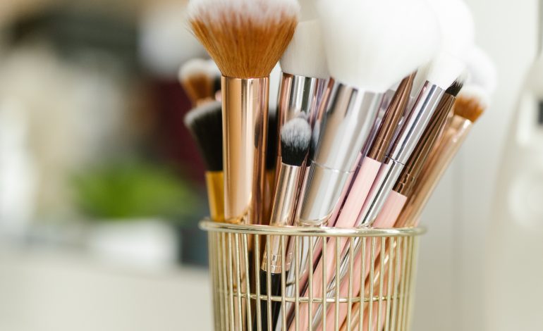 24) Unlocking Beauty: The Essential Guide to Sponge Makeup Brushes